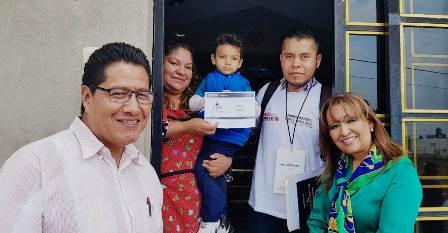 Supervisa y entrega LCC órdenes de pago a madres trabajadoras
