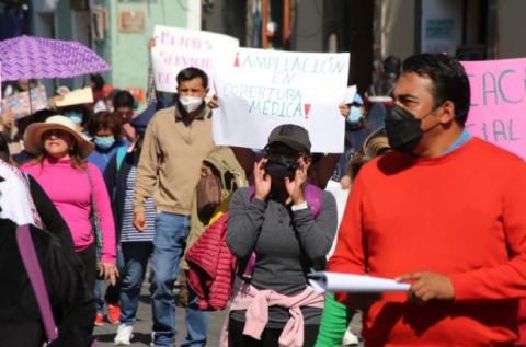 Maestros anuncian mega marcha para exigir servicios médicos dignos