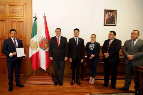 Marco Mena toma protesta a Valiente como secretario de Seguridad imagen 3