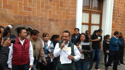 Acarreados para defender los intereses de “líder charro”