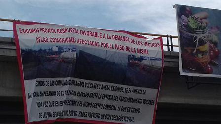A manera de “narcomanta”, vecinos exigen pavimentación