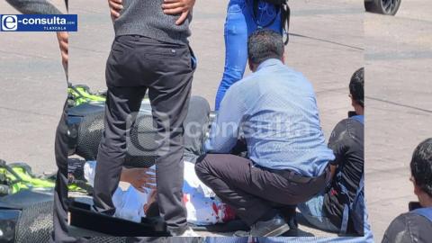En SPM motociclistas imprudentes colisionan contra combi y resultan severamente lesionados