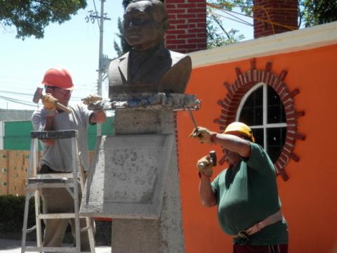 Toman alcaldía de Texoloc en protesta por destrucción de quiosco imagen 7