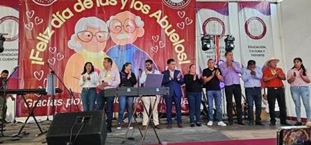 Los abuelos son ejemplo de esfuerzo y de grandeza: Idelfonso Carro imagen 2