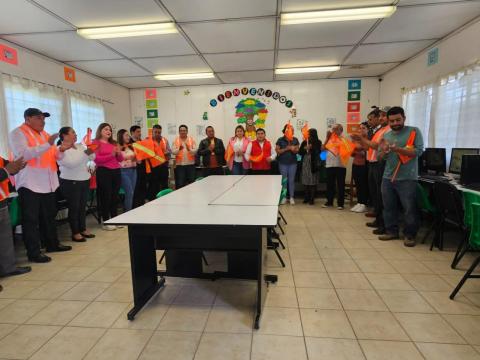 Entrega alcalde de Xaltocan diez equipos de cómputo a la primaria Miguel Hidalgo y Costilla