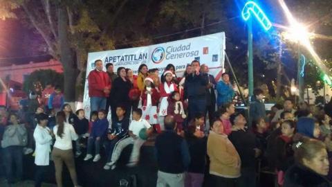 Espectacular encendido del Árbol Navideño en Apetatitlán imagen 2