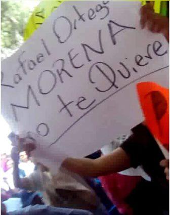 Apizaquenses repudian a Rafa Ortega, pero se entregan al Peje imagen 1