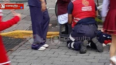 Rejilla en mal estado provoca accidente durante desfile de Secundarias Técnicas en la capital