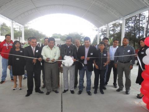Inauguran Carlos Luna Vázquez y Edilberto Algredo Jaramillo dos techumbres en Amaxac imagen 1