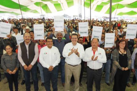 Entrega Marco Mena 39 mdp en apoyos a familias del campo imagen 1