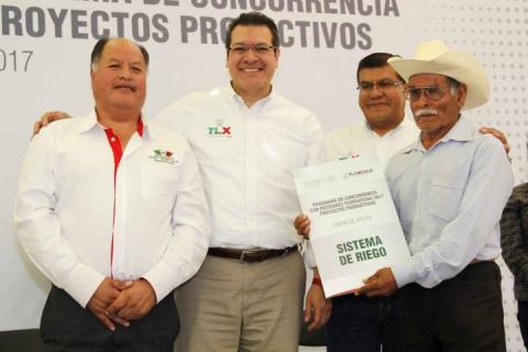 Entrega Marco Mena 39 mdp en apoyos a familias del campo imagen 3