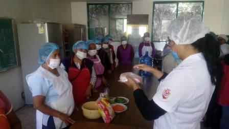 Capacitan en preparación de alimentos a mujeres de San Pablo del Monte imagen 1