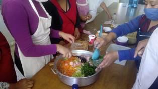 Capacitan en preparación de alimentos a mujeres de San Pablo del Monte imagen 3