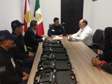 La SSC y el ayuntamiento de Atlangatepec entregan armas de fuego a la policía municipal imagen 2