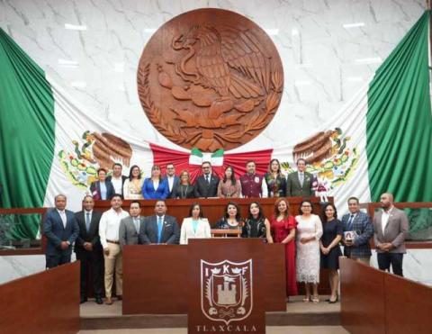 Develan letras en el muro de honor del Congreso con la leyenda “Instituto Politécnico Nacional” imagen 6
