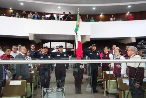 Develan letras en el muro de honor del Congreso con la leyenda “Instituto Politécnico Nacional” imagen 7