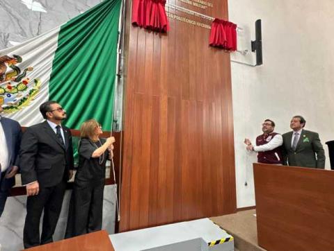 Develan letras en el muro de honor del Congreso con la leyenda “Instituto Politécnico Nacional” imagen 1