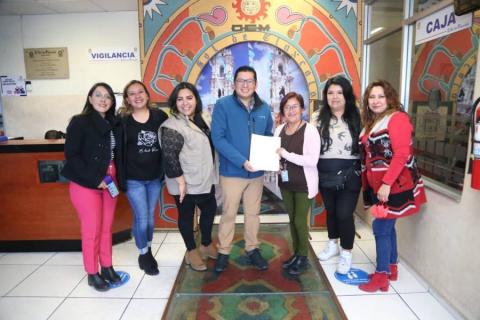 El presidente de la UPET, Moisés Morales del Razo, recibió las propuestas de dos planillas para participar en el proceso de renovación de la Mesa Directiva para los próximos dos años.
