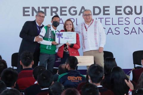 Entrega de equipamiento a planteles CECyTE-EMSAD y becas Santander 2022 imagen 9