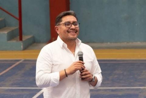 Alcalde de Zacatelco utiliza al director de seguridad para uso personal